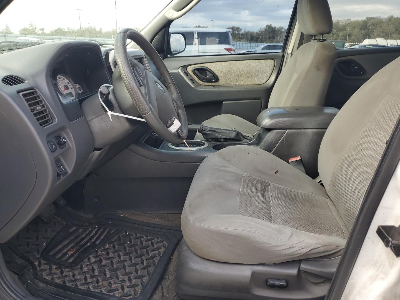 2007 Ford Escape - Image 7