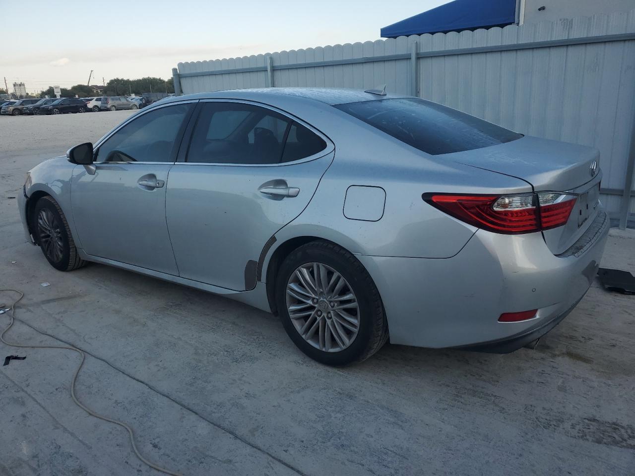 2014 Lexus ES - Image 2