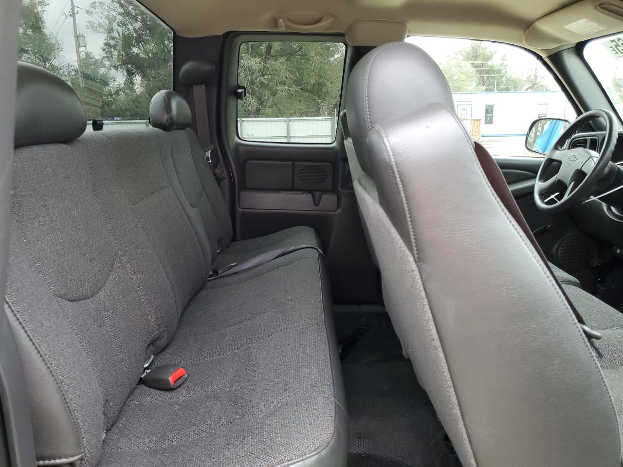 2005 Chevrolet Silverado - Image 10