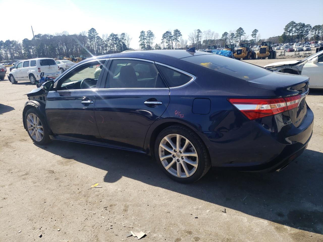 2013 Toyota Avalon - Image 2