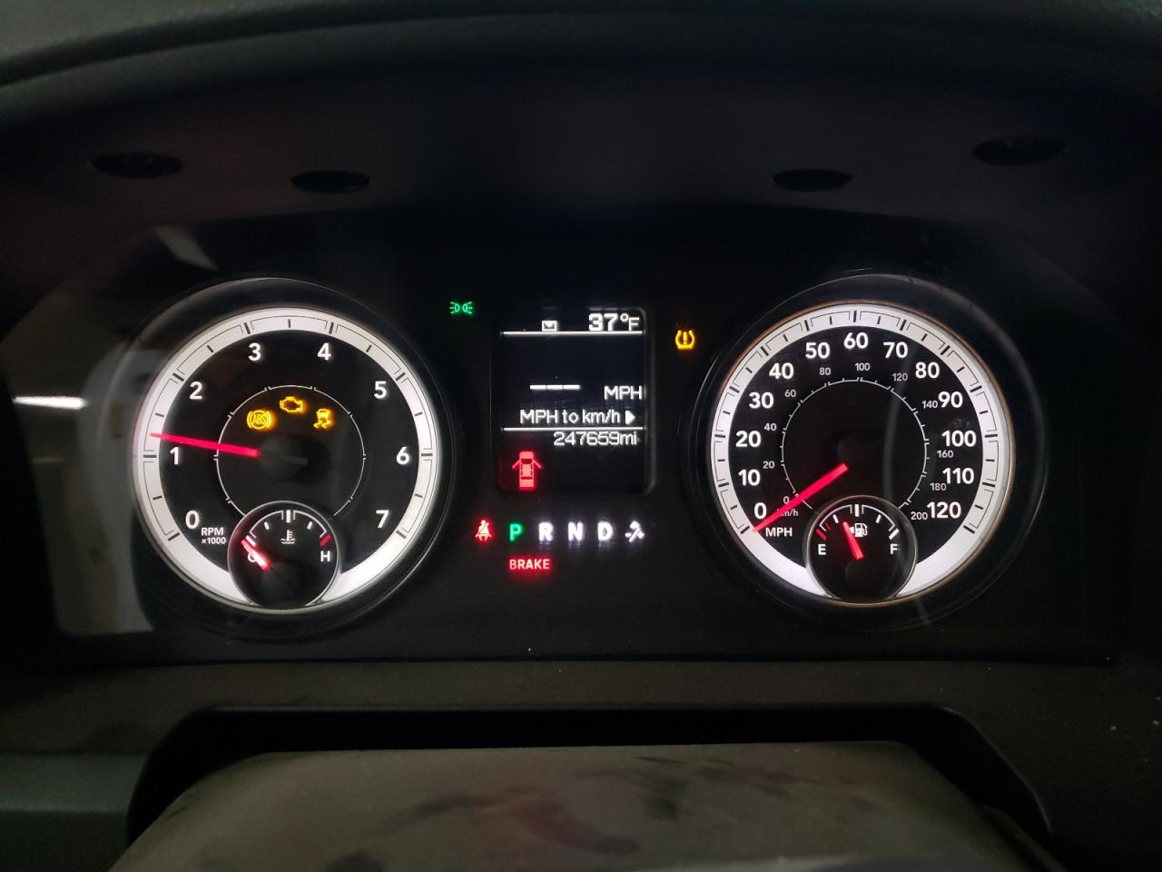 2014 RAM 1500 - Image 9