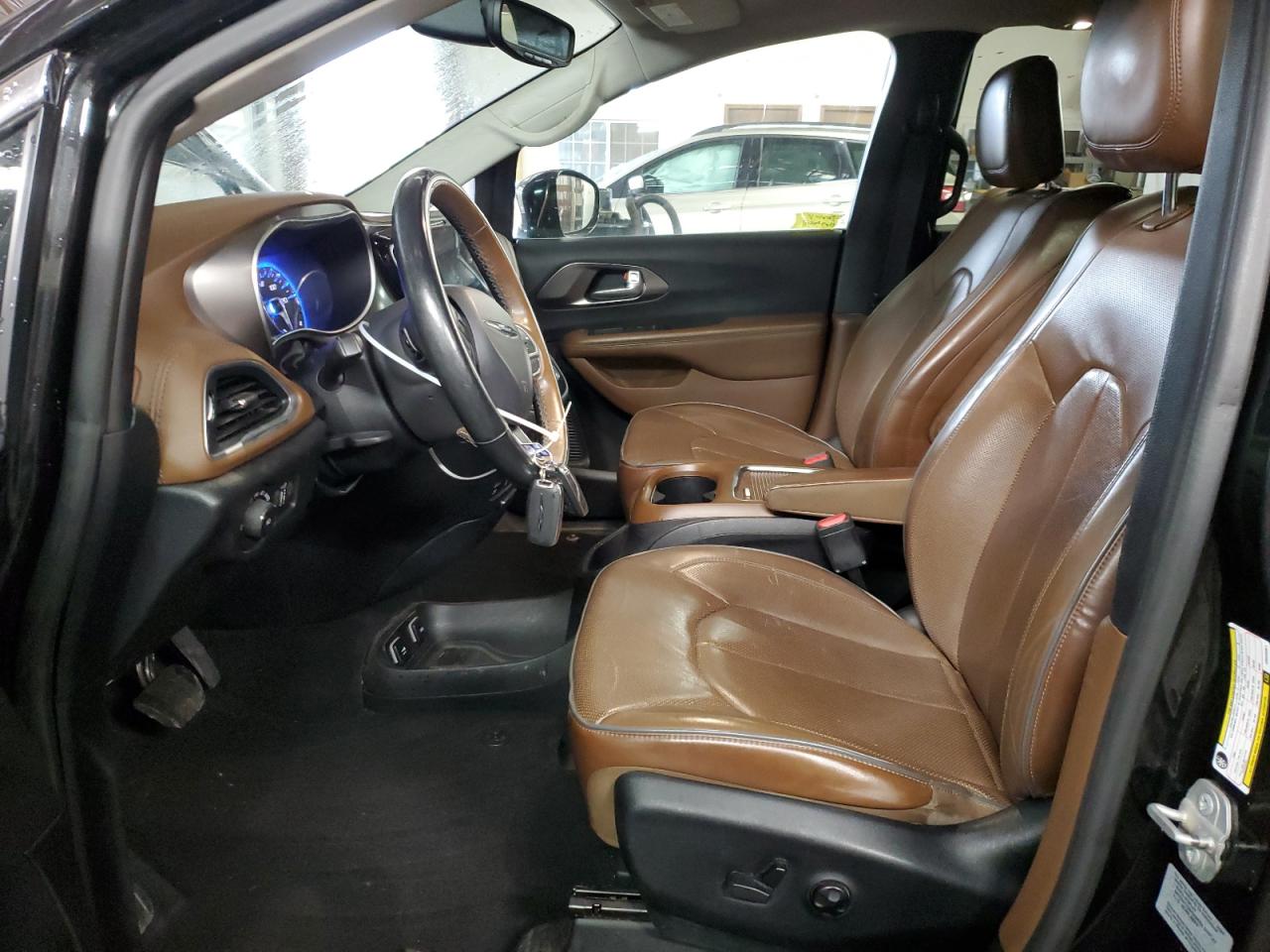 2017 Chrysler Pacifica - Image 7