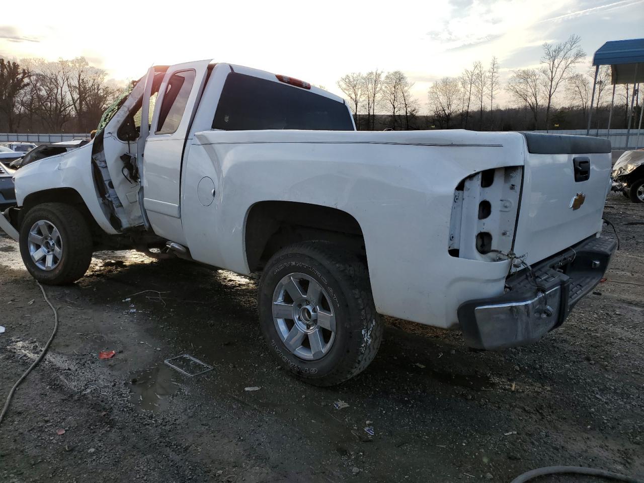 2007 Chevrolet Silverado - Image 2