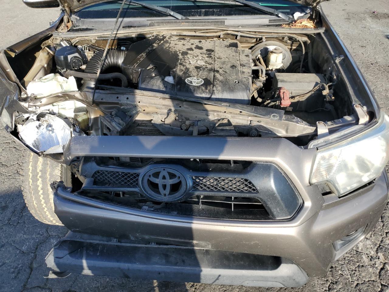2015 Toyota Tacoma - Image 12