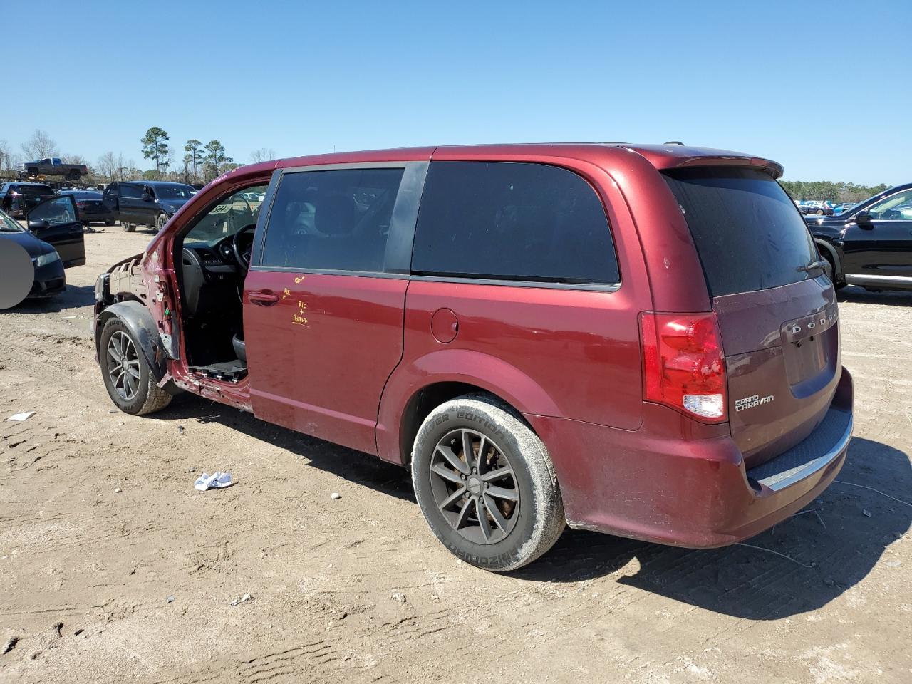2019 Dodge Caravan - Image 2