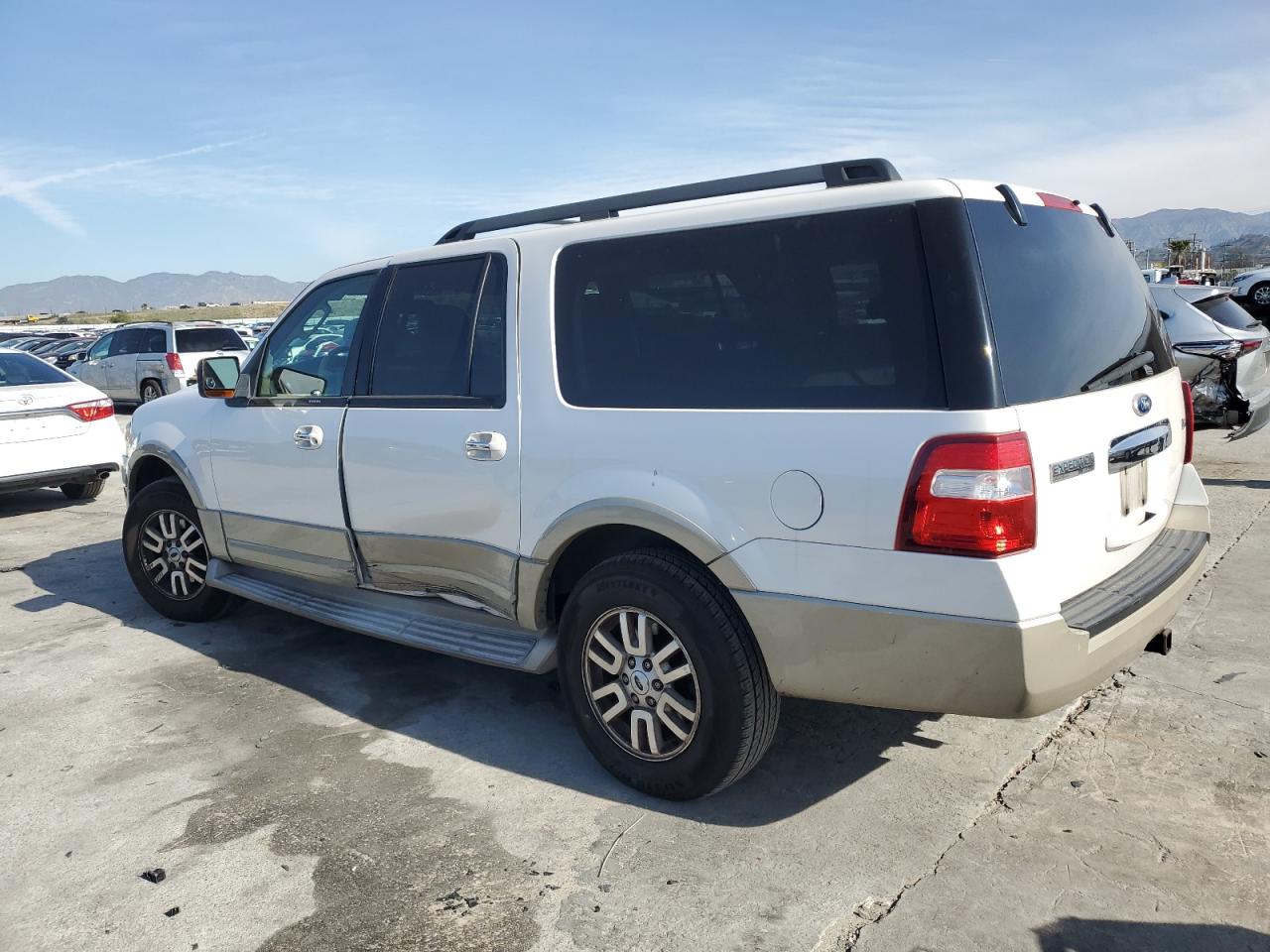 2010 Ford Expedition - Image 2