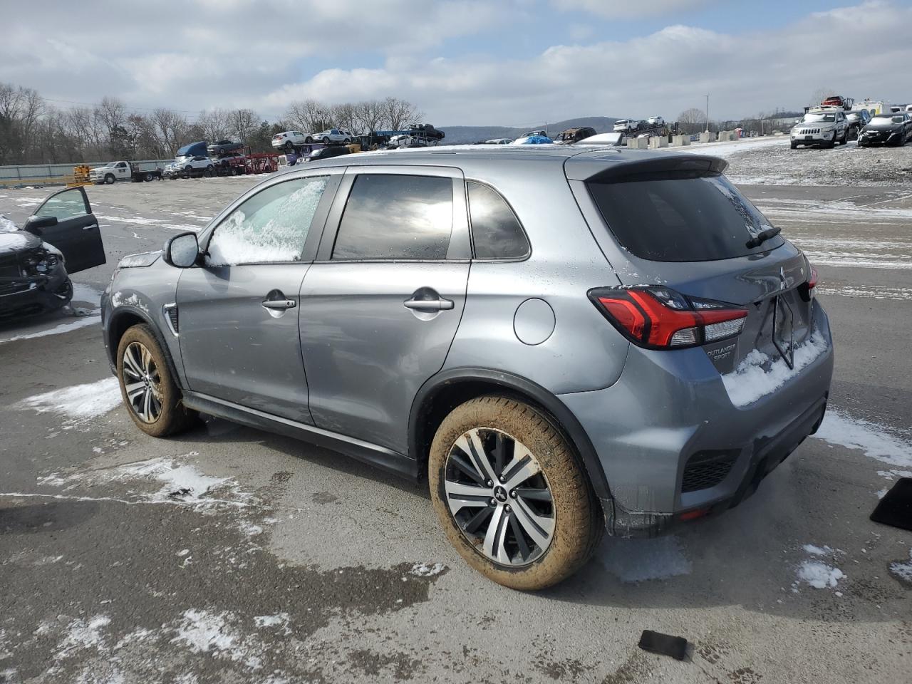 2021 Mitsubishi Outlander - Image 2