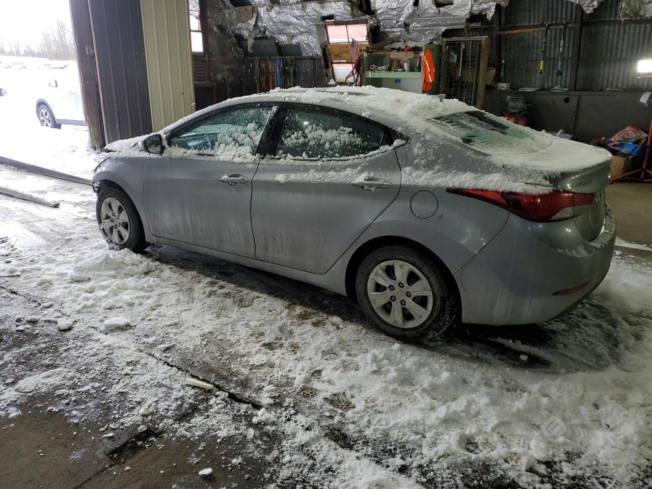 2016 Hyundai Elantra - Image 2