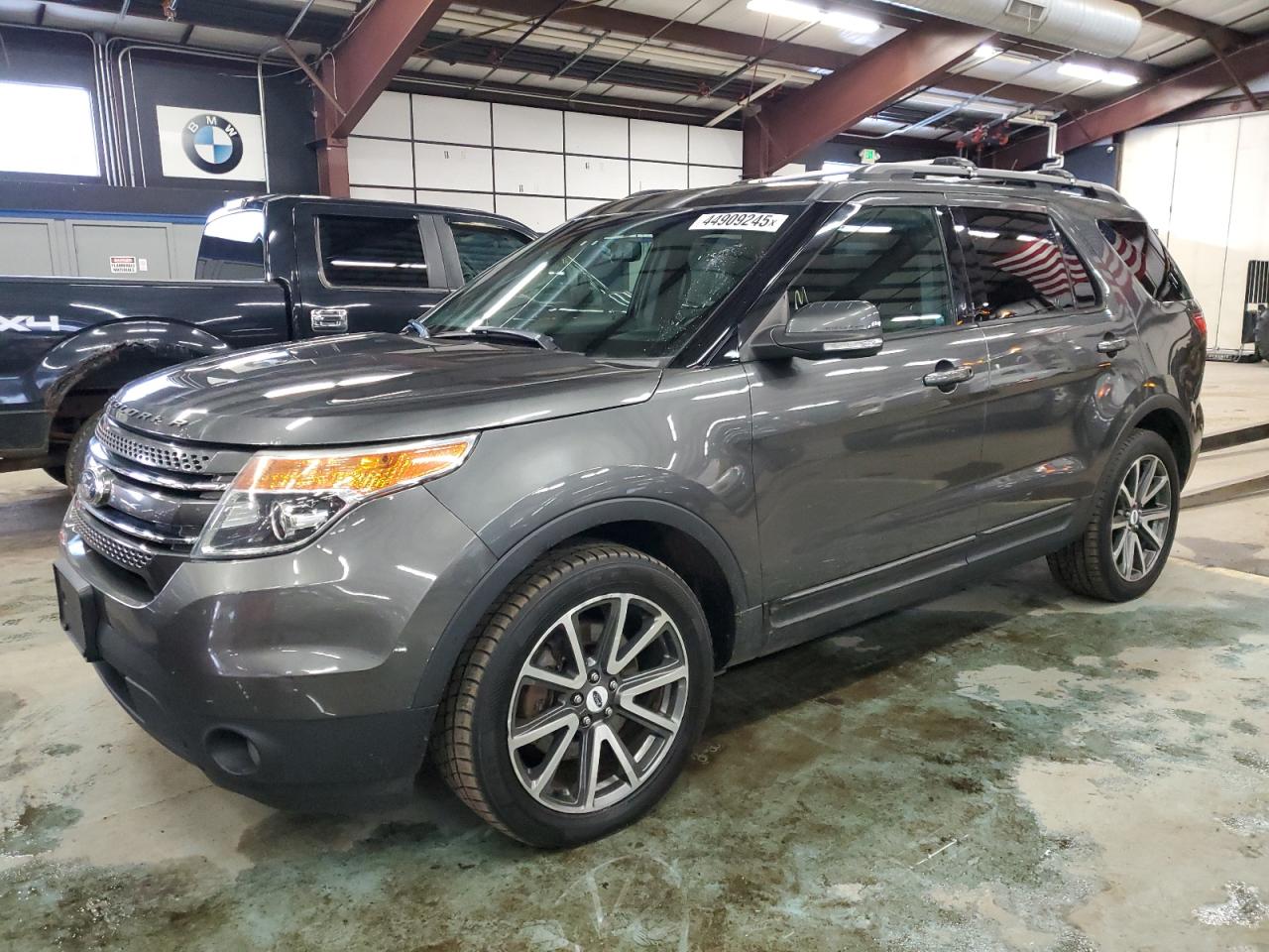 2015 Ford Explorer - Image 1