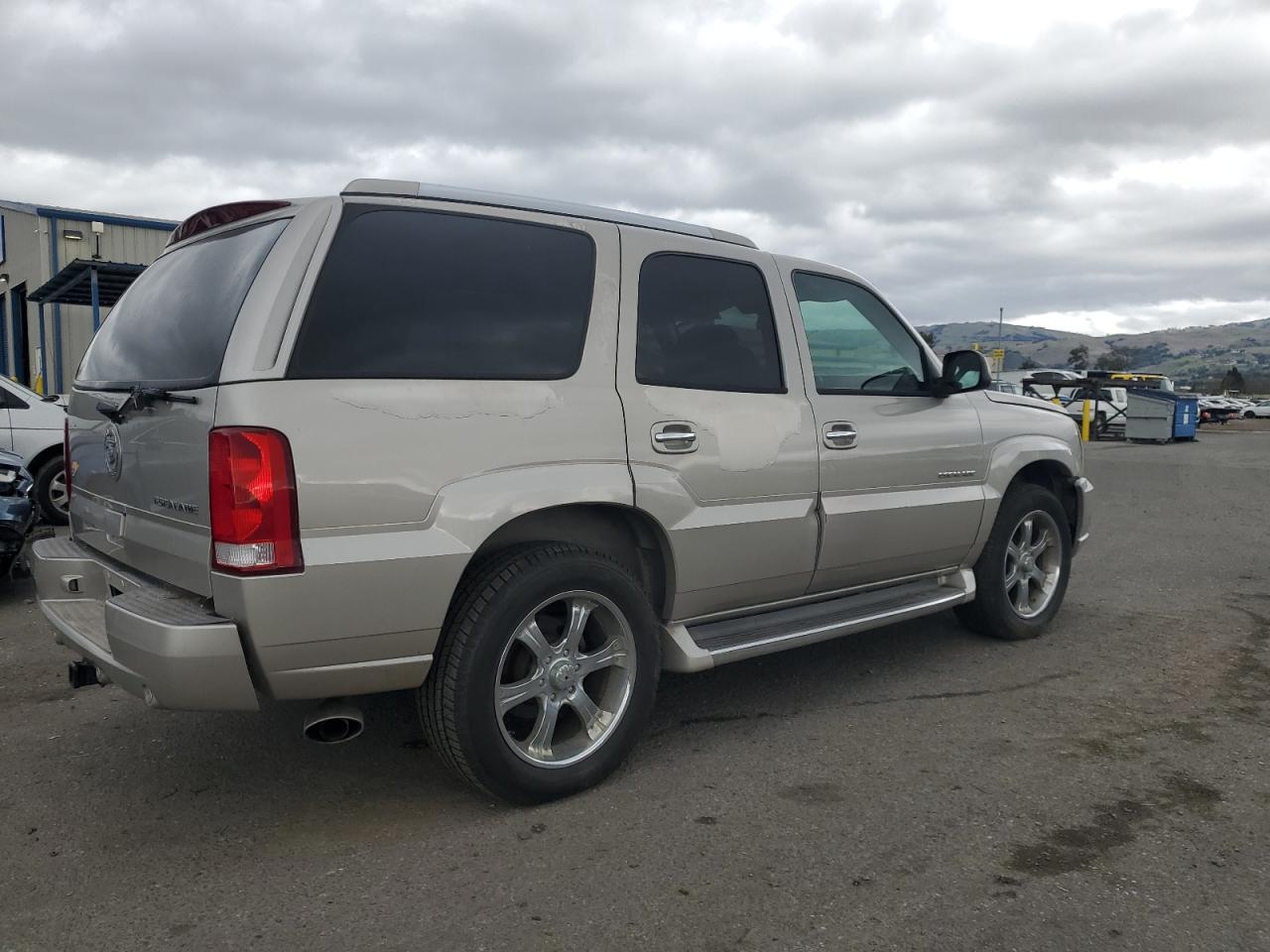 2004 Cadillac Escalade - Image 3