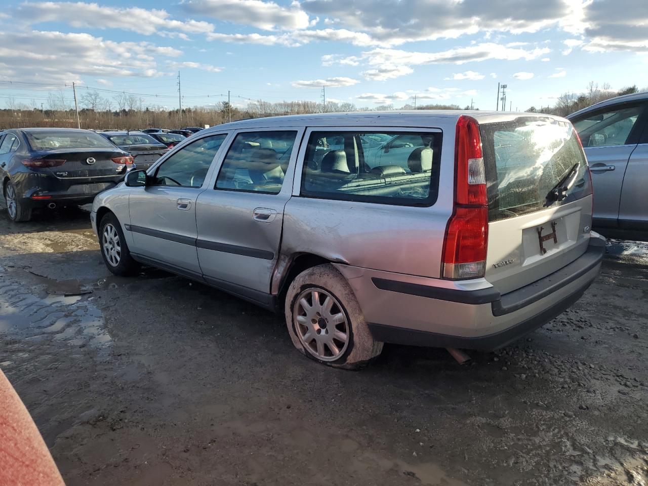 2001 Volvo V70 - Image 2