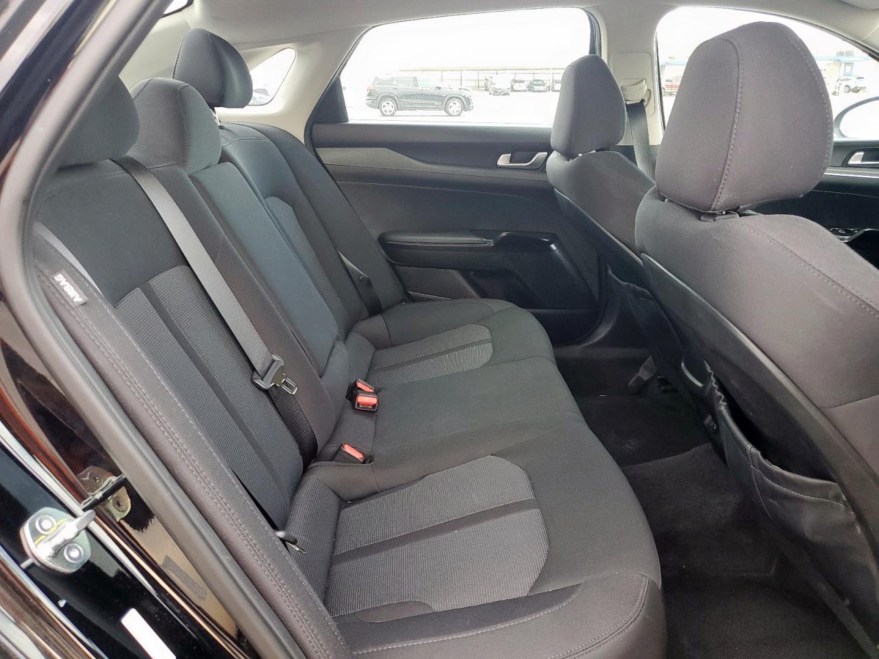 2023 Kia K5 - Image 10