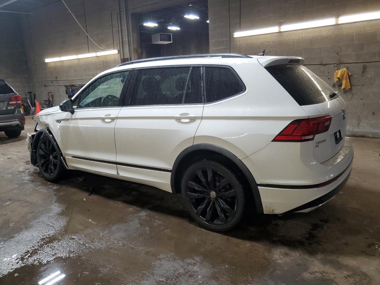 2021 Volkswagen Tiguan - Image 2