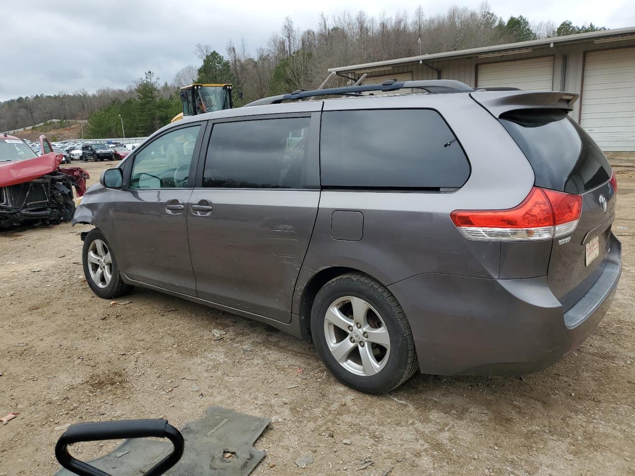 2011 Toyota Sienna - Image 2