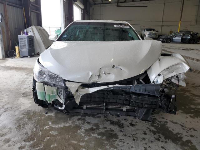  TOYOTA CAMRY 2015 Biały