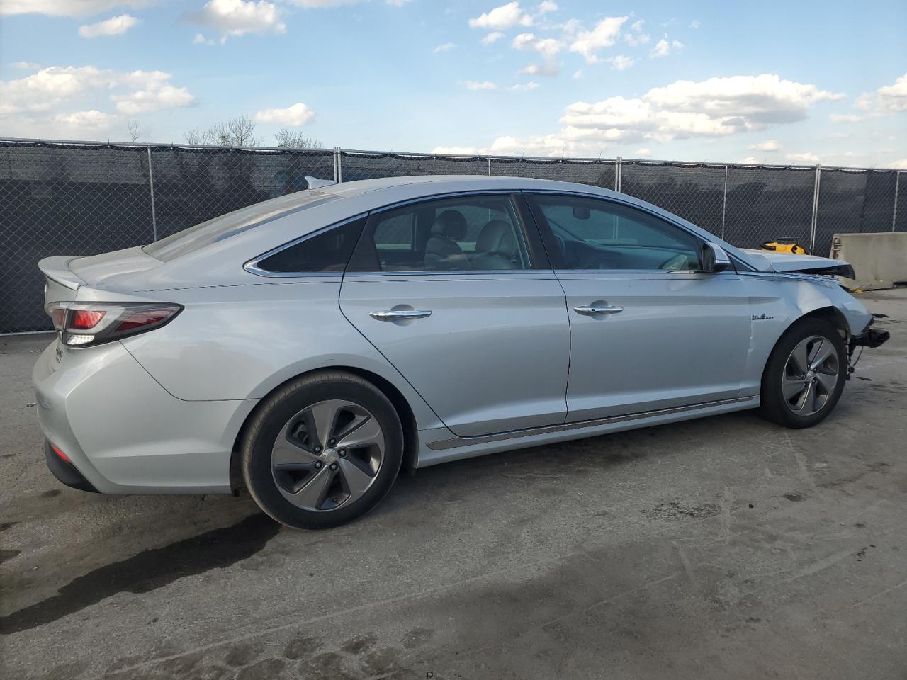 2017 Hyundai Sonata - Image 3