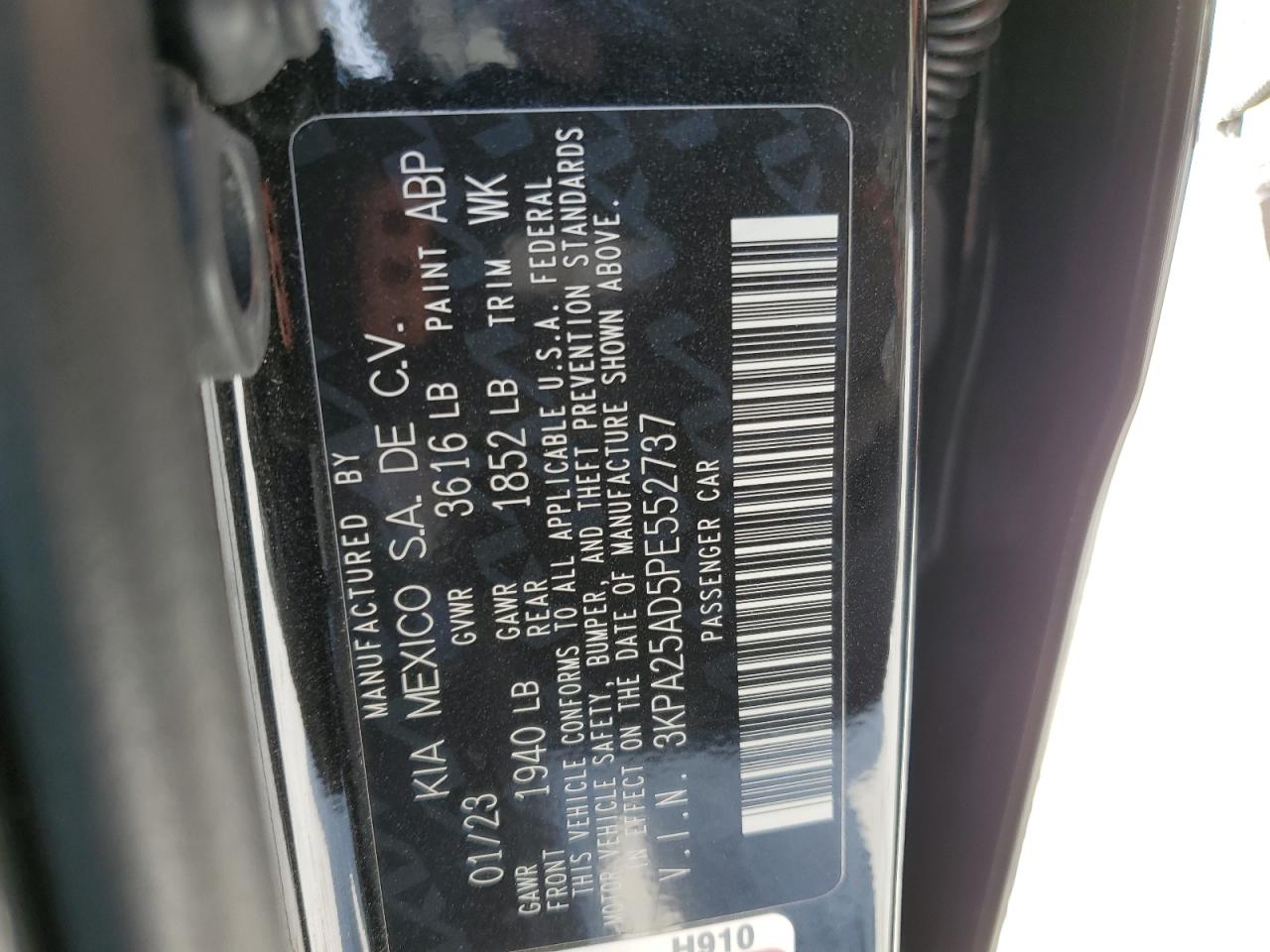 2023 Kia Rio - Image 13