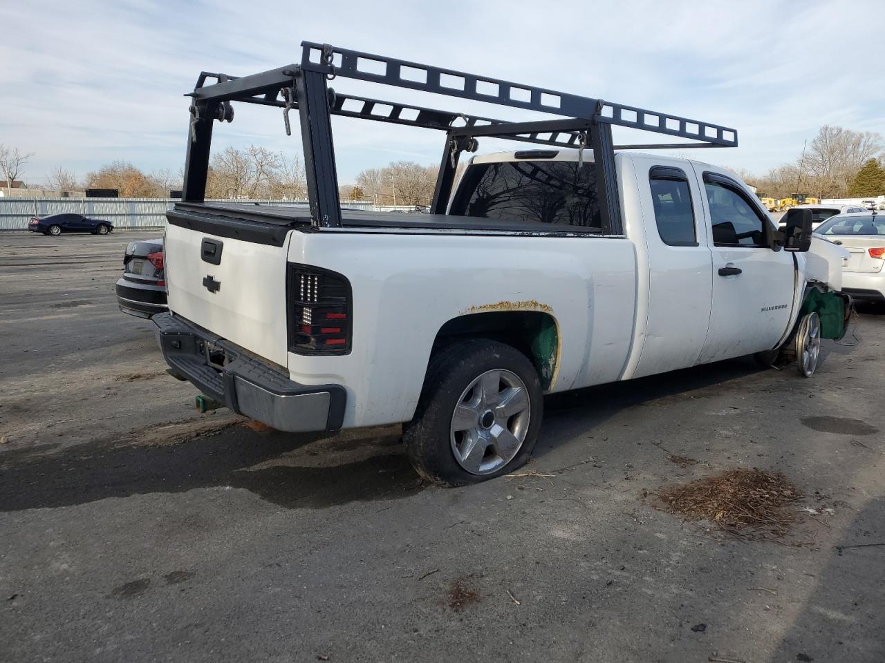 2009 Chevrolet Silverado - Image 3