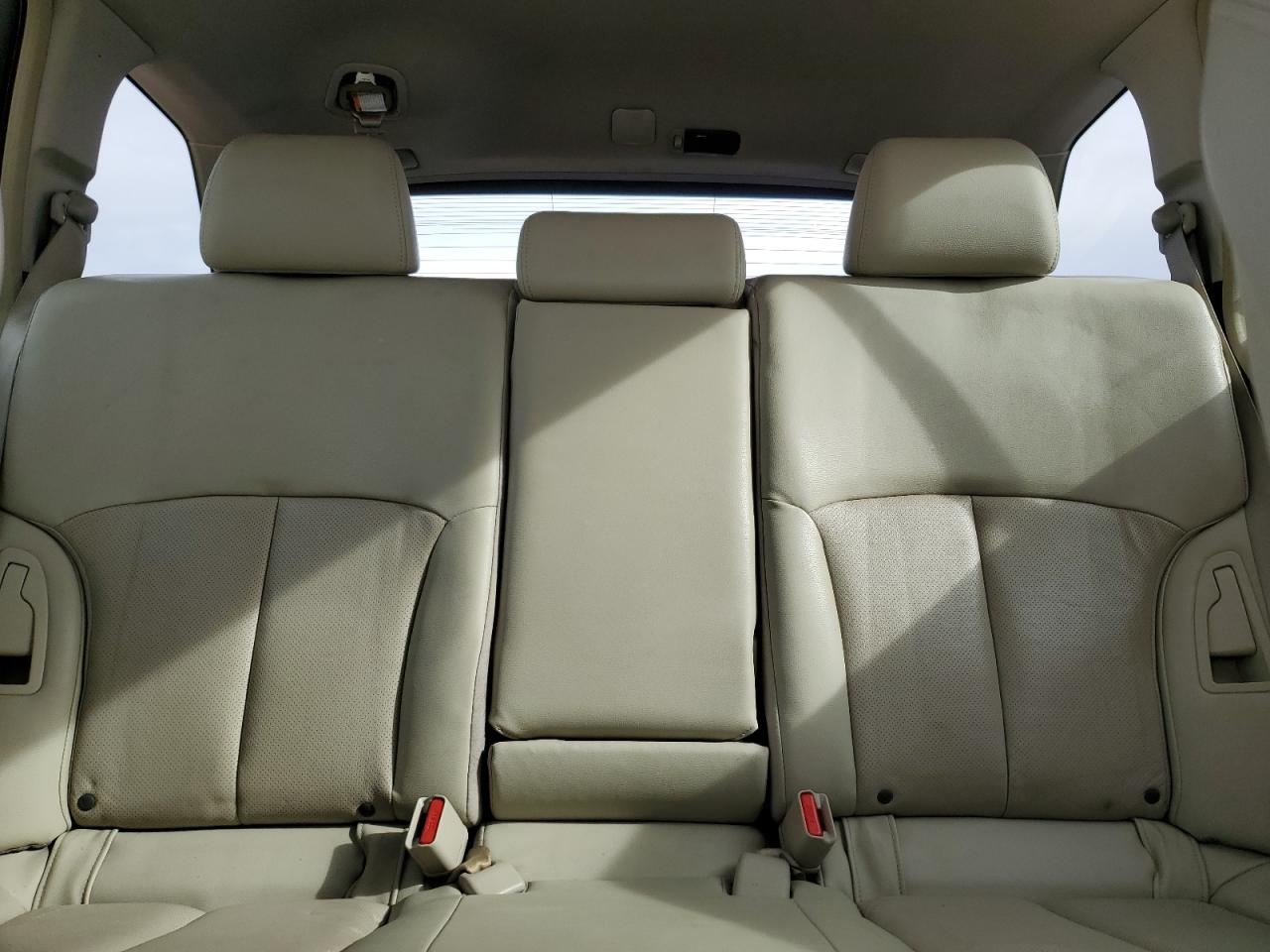 2014 Subaru Outback - Image 10
