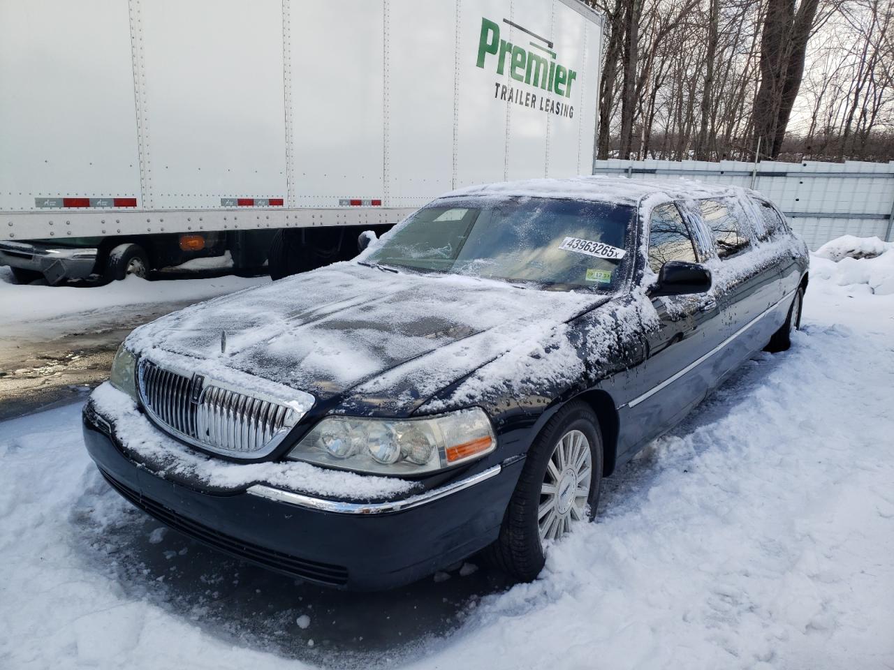 2007 Lincoln Town Car - Image 1