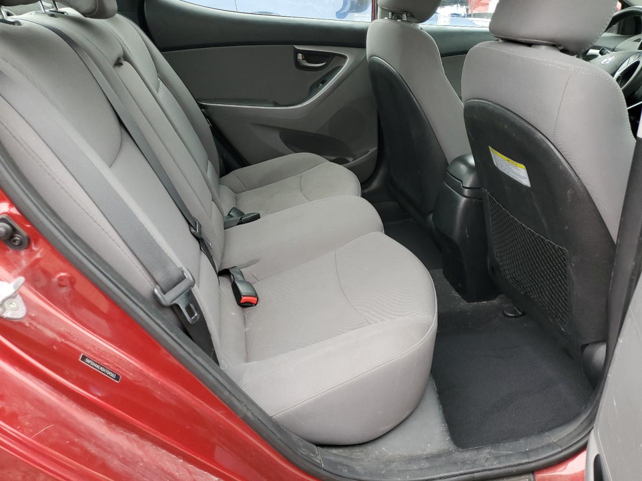 2016 Hyundai Elantra - Image 10