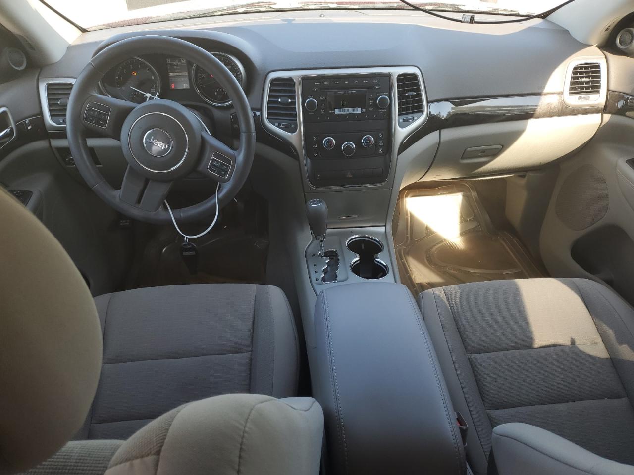 2012 Jeep Grand Cherokee - Image 8