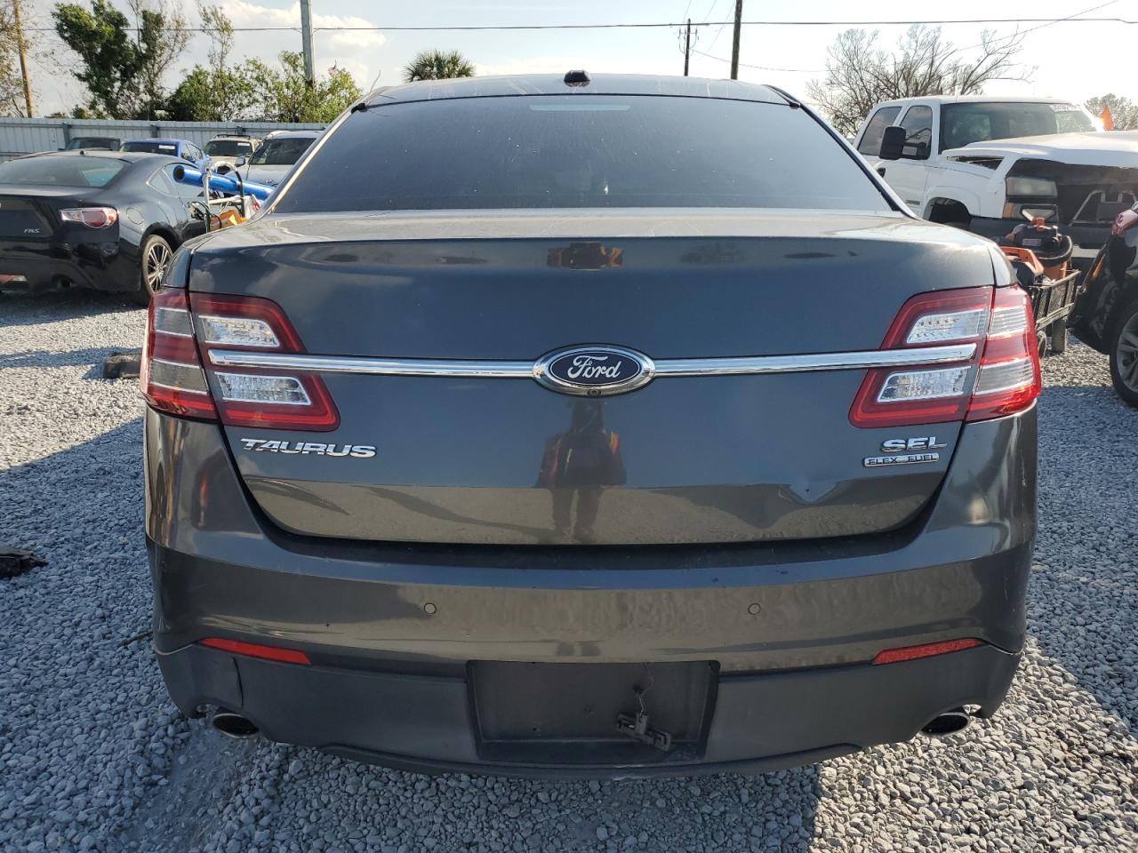 2017 Ford Taurus - Image 6