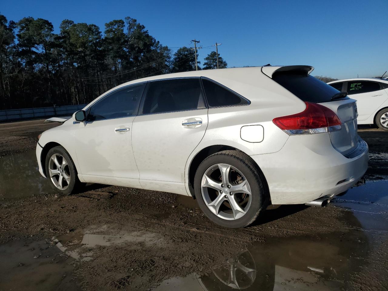 2010 Toyota Venza - Image 2