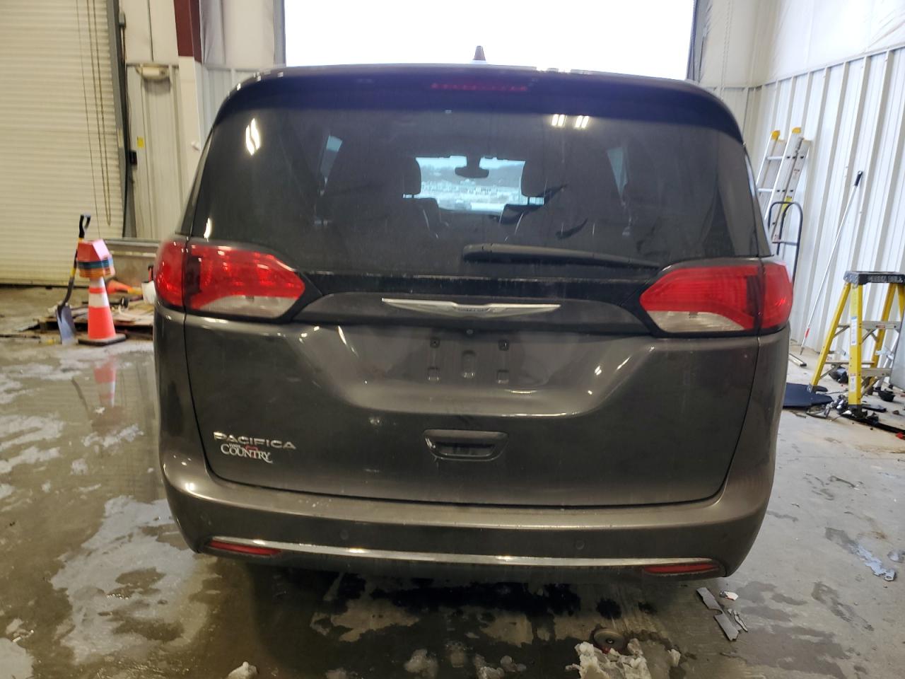 2017 Chrysler Pacifica - Image 6