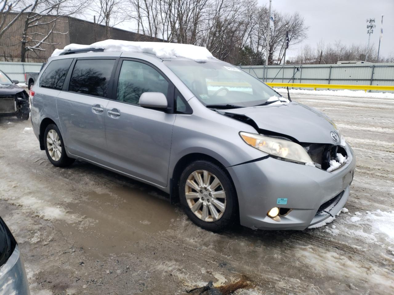 2011 Toyota Sienna - Image 4