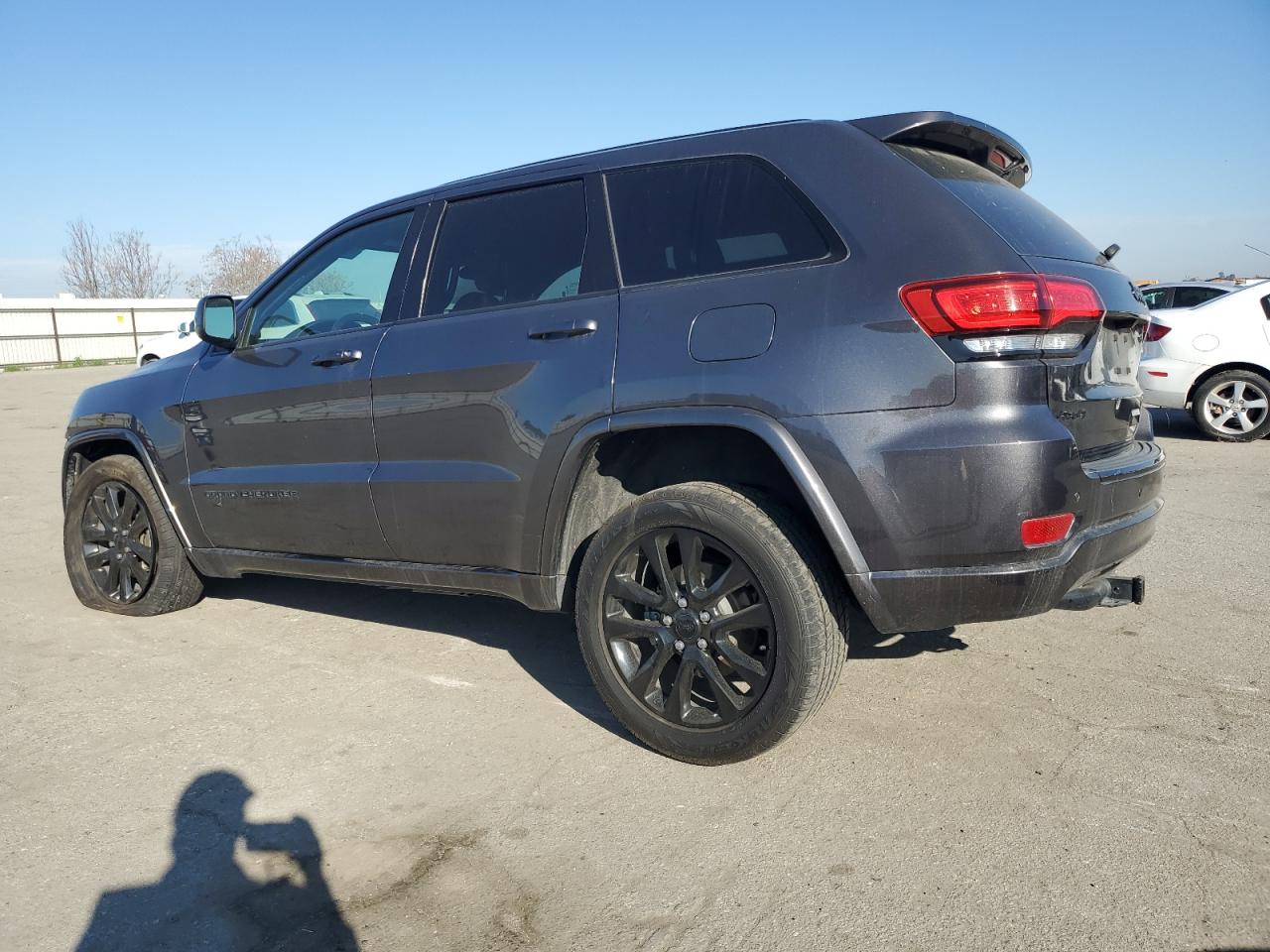2017 Jeep Grand Cherokee - Image 2