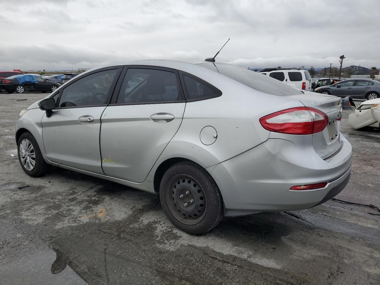 2016 Ford Fiesta - Image 2