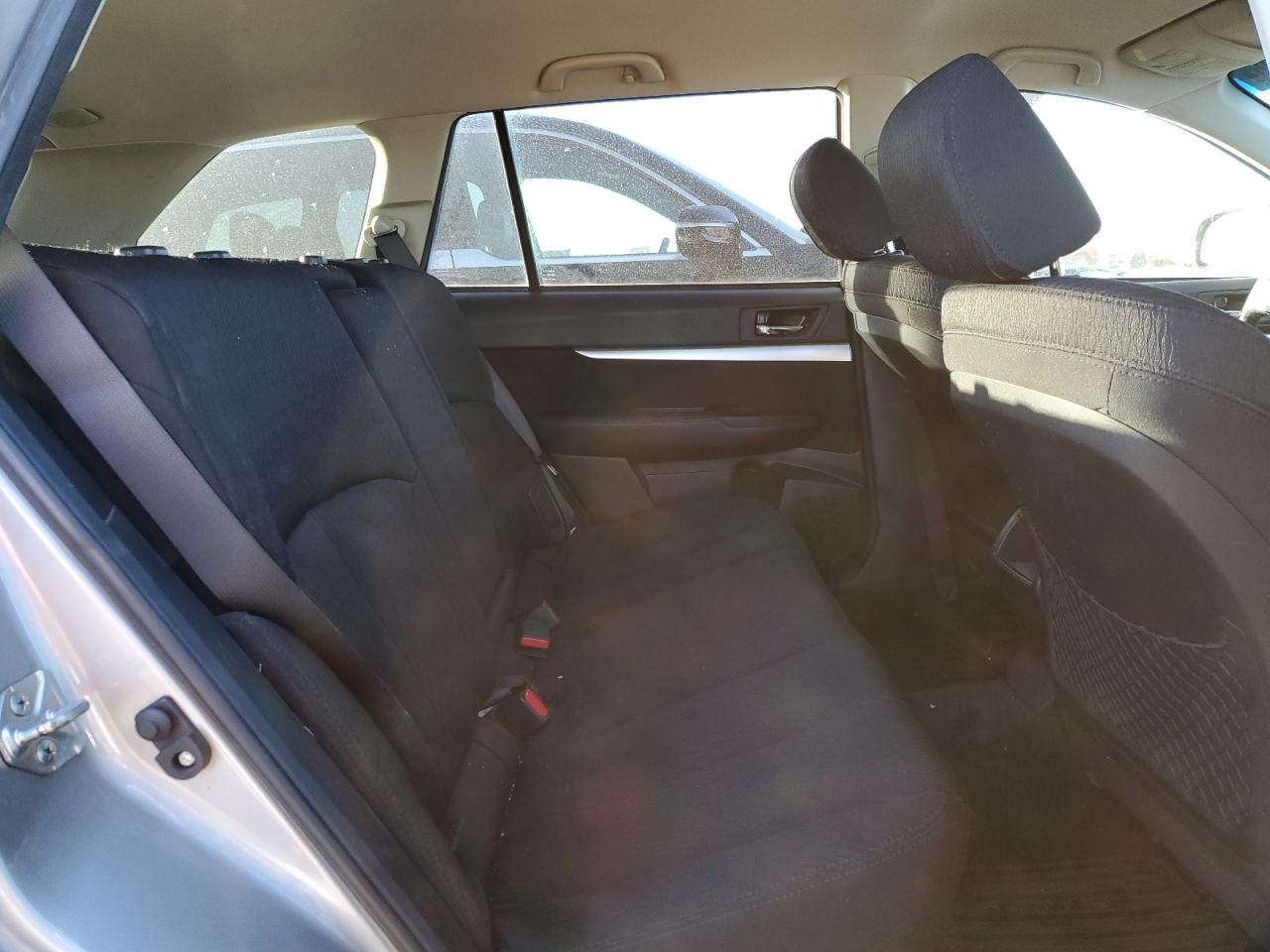 2010 Subaru Outback - Image 11