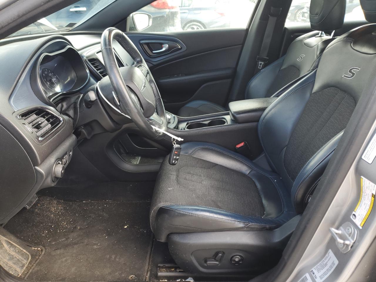 2016 Chrysler 200 - Image 7