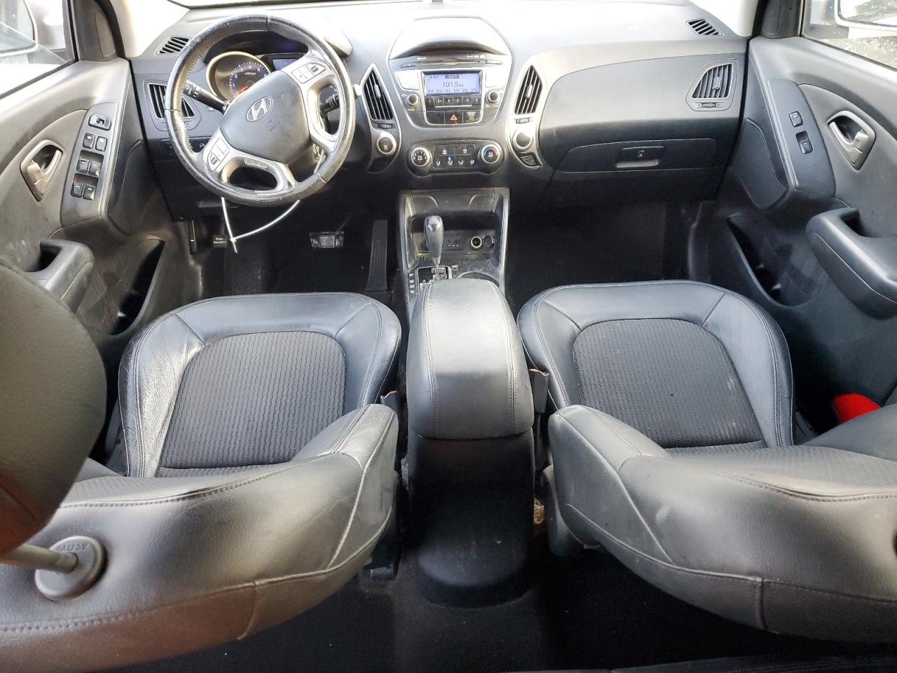 2010 Hyundai Tucson - Image 8