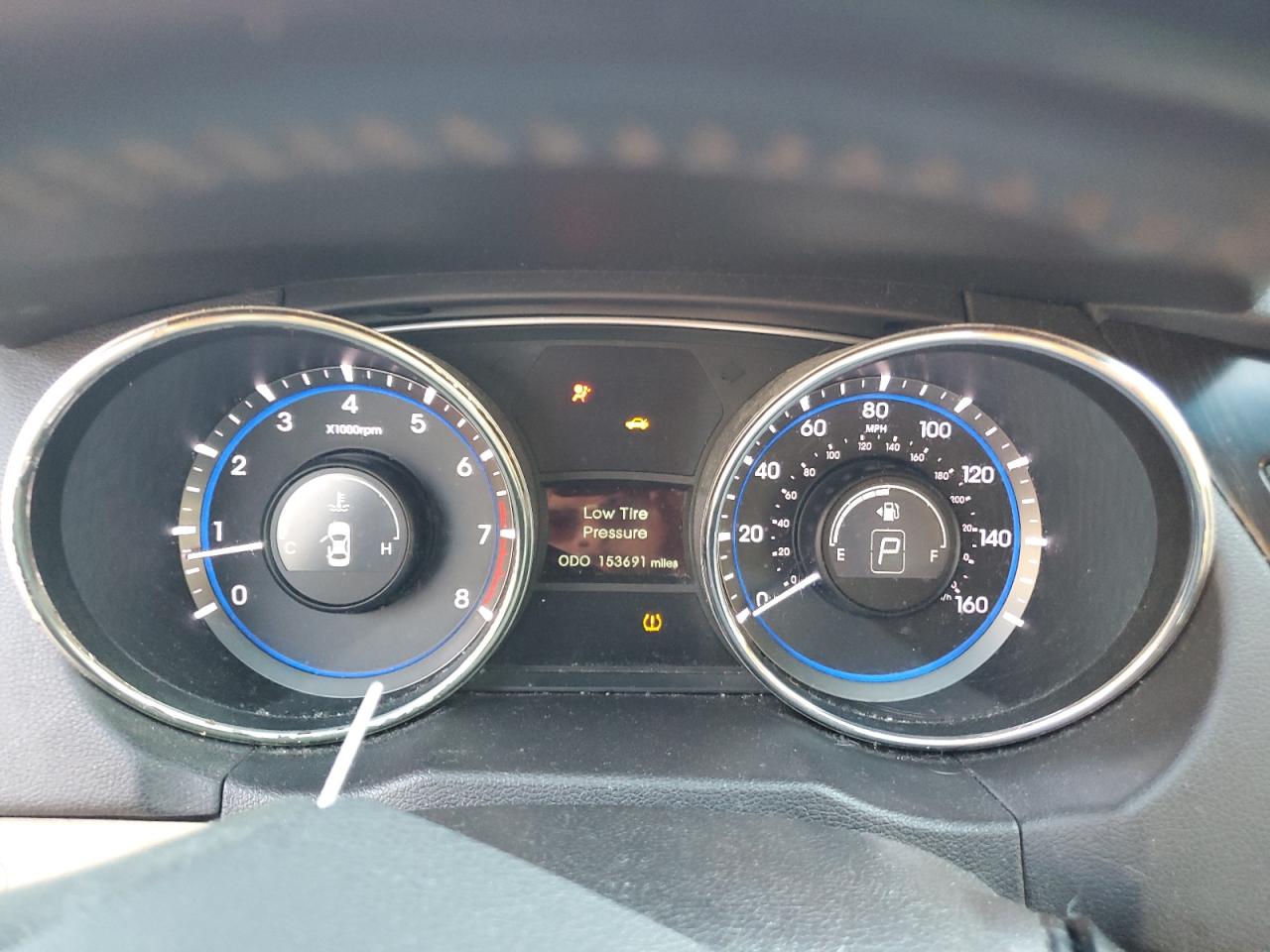 2011 Hyundai Sonata - Image 9