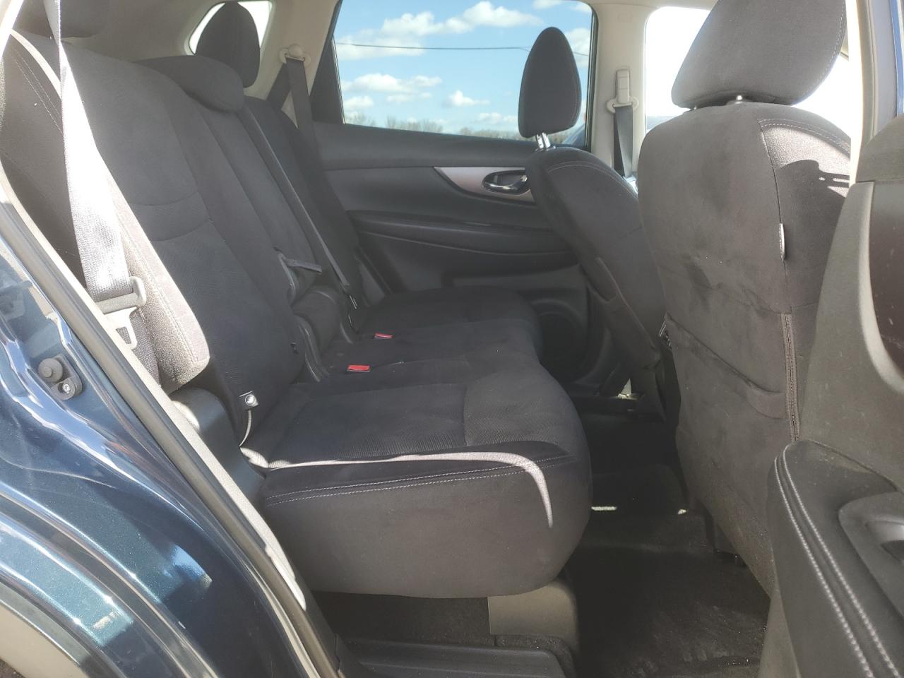 2016 Nissan Rogue - Image 11
