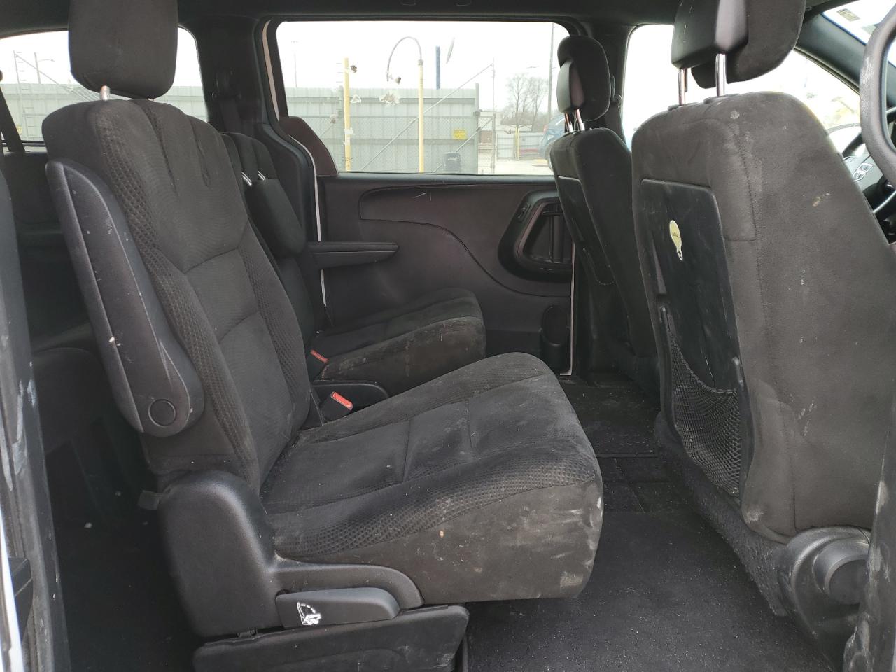 2017 Dodge Caravan - Image 11
