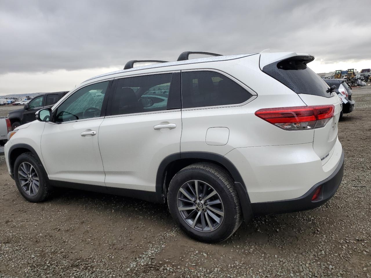 2019 Toyota Highlander - Image 2