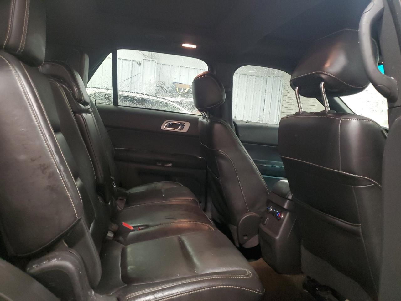 2015 Ford Explorer - Image 11