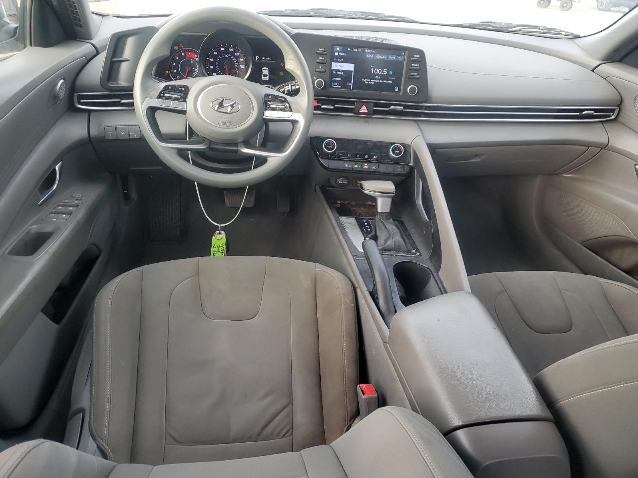 2021 Hyundai Elantra - Image 8