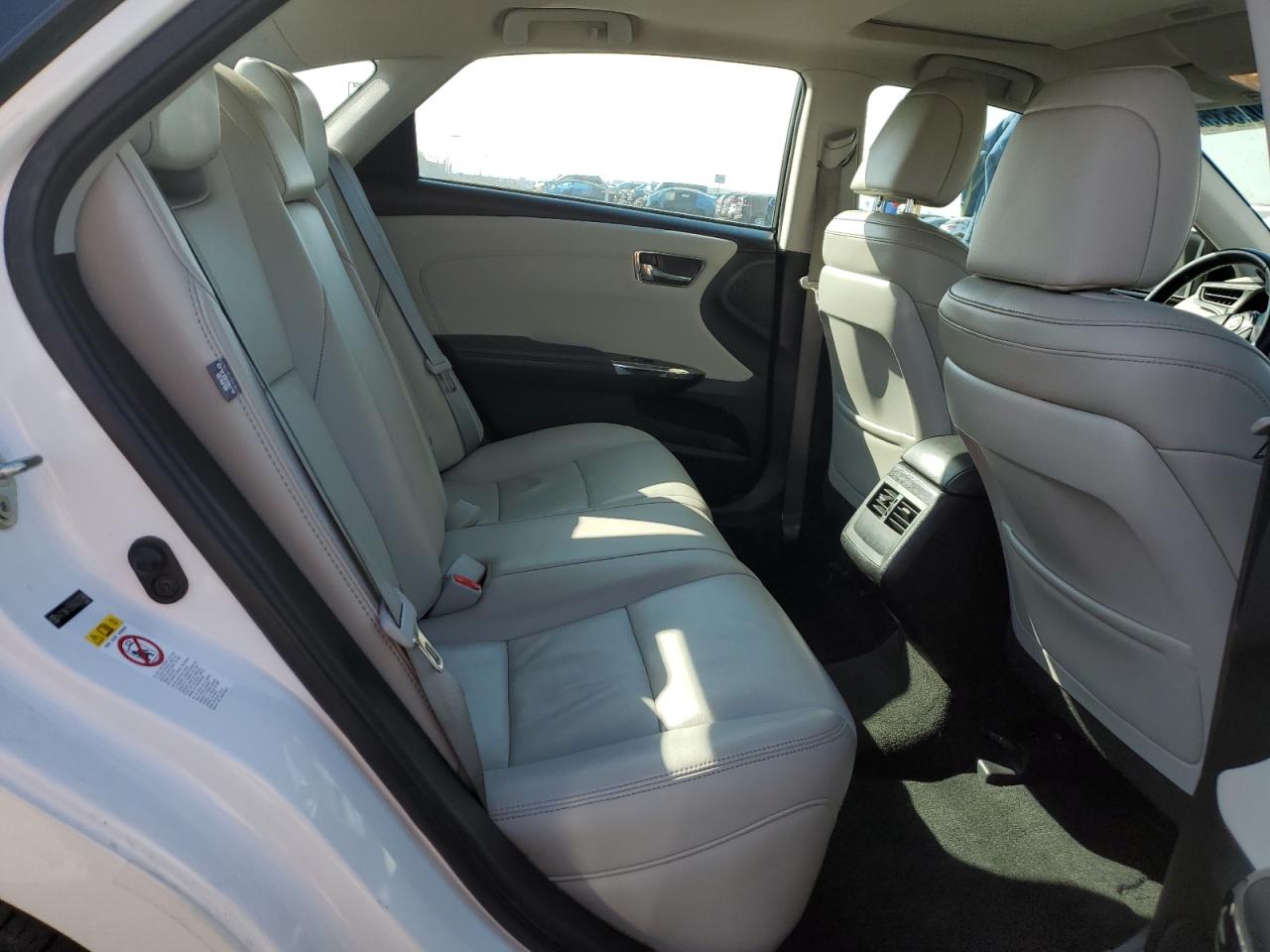 2016 Toyota Avalon - Image 10