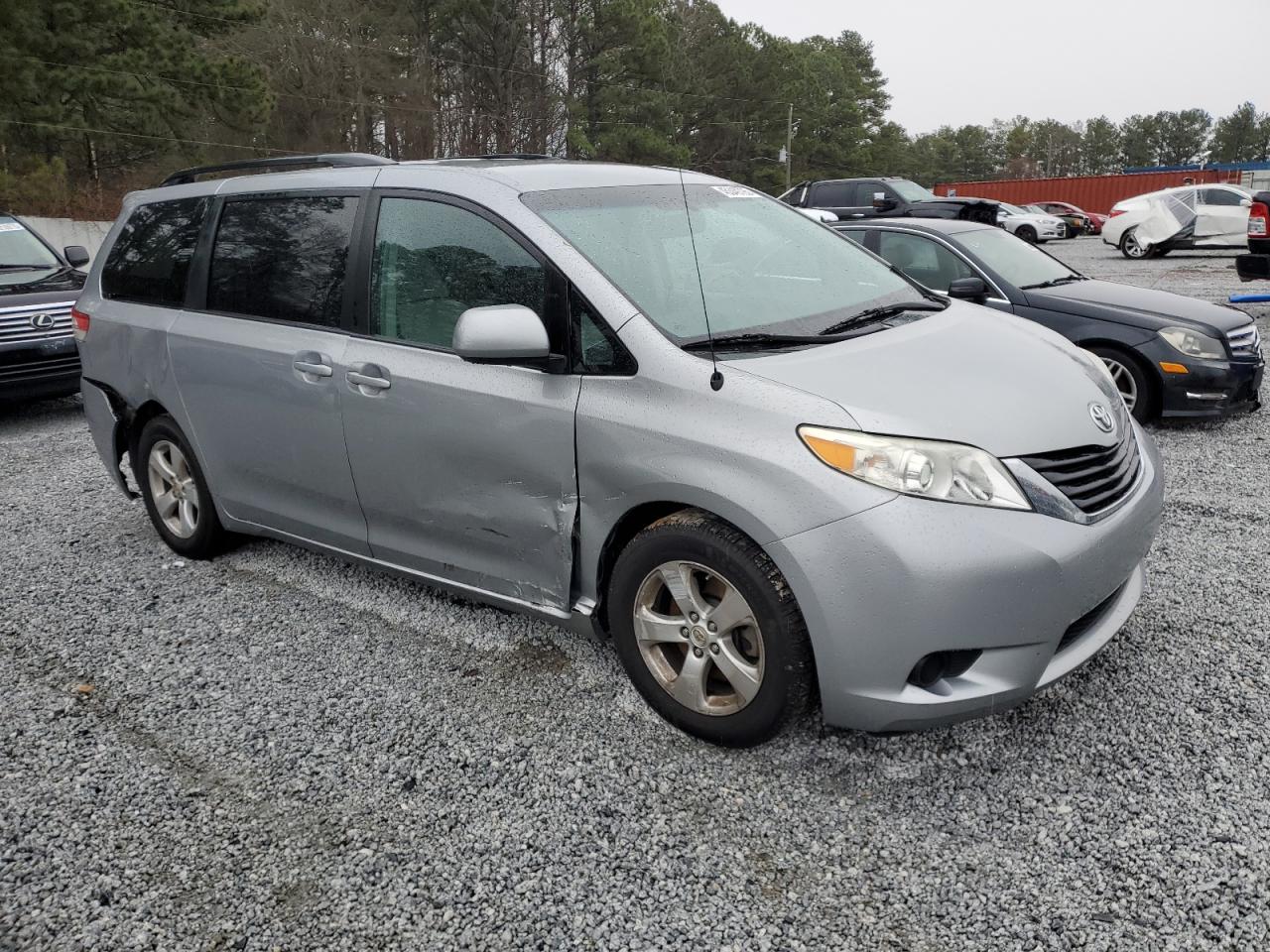 2013 Toyota Sienna - Image 4