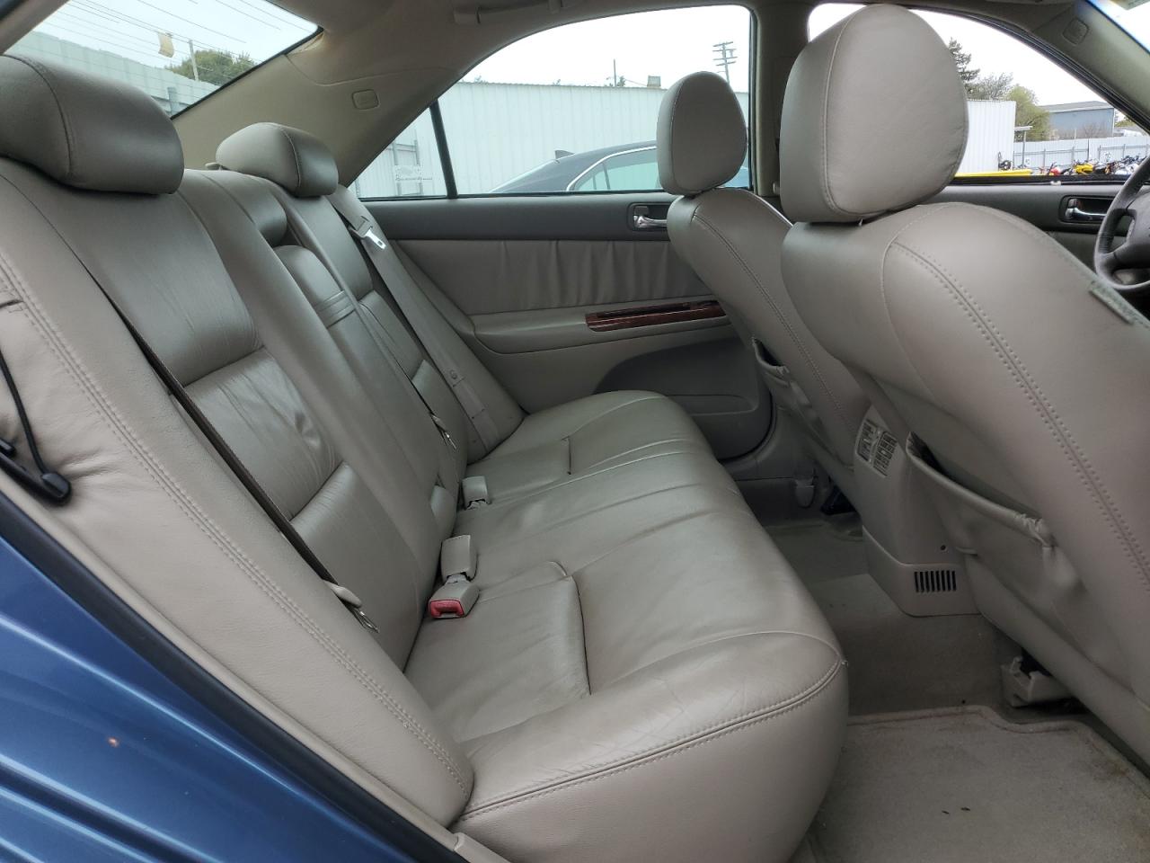 2004 Toyota Camry - Image 10