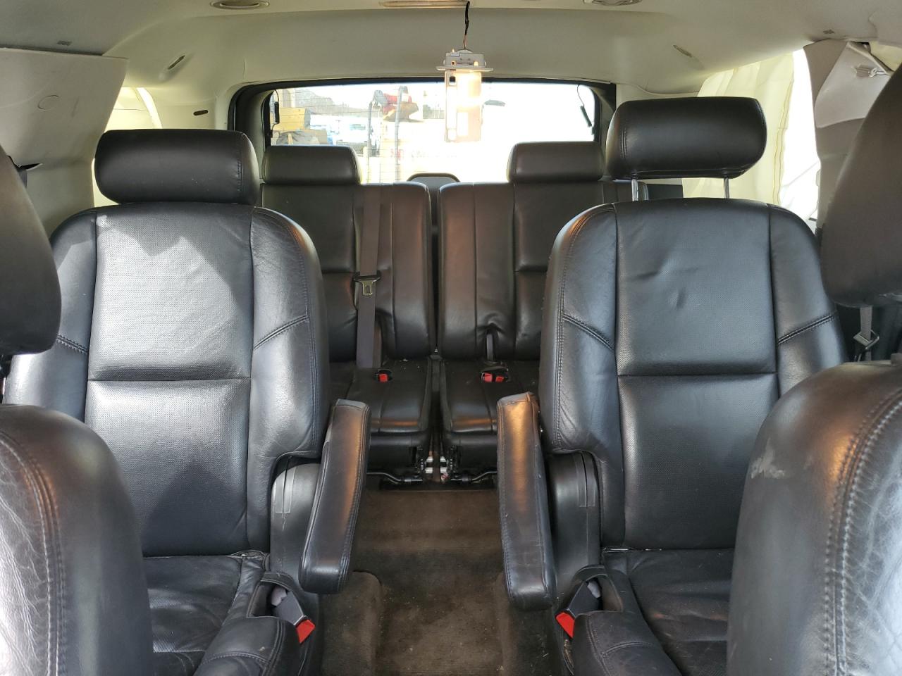 2009 Cadillac Escalade - Image 10