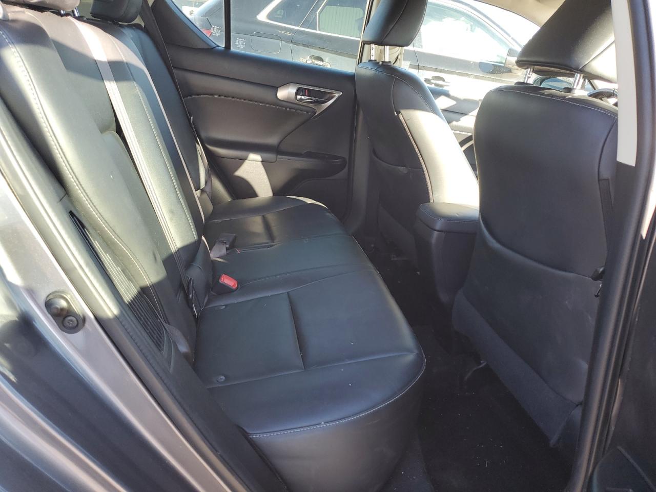 2015 Lexus CT - Image 10