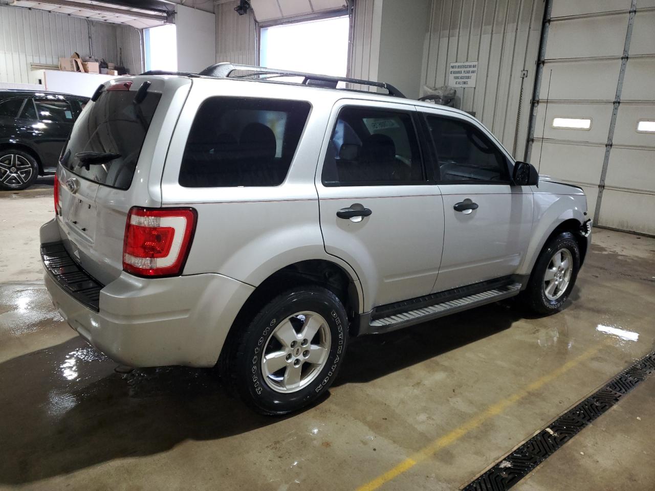2010 Ford Escape - Image 3