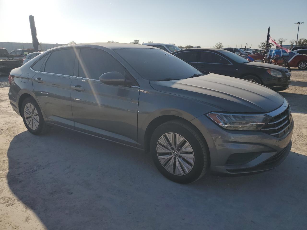 2019 Volkswagen Jetta - Image 4