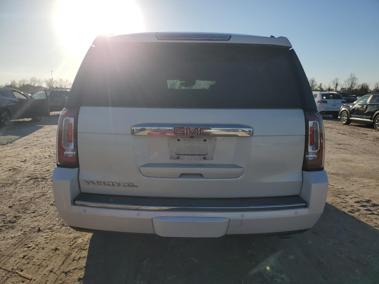 2015 GMC Yukon - Image 6