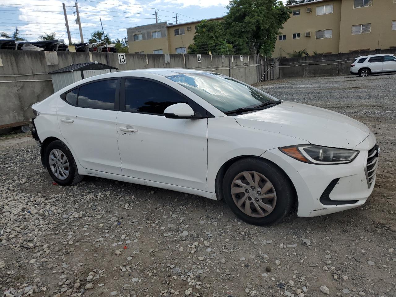 2017 Hyundai Elantra - Image 4